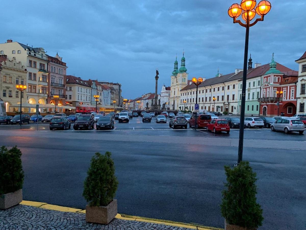 Byt 2+Kk Na Velkem Namesti Hradec Kralove Luaran gambar